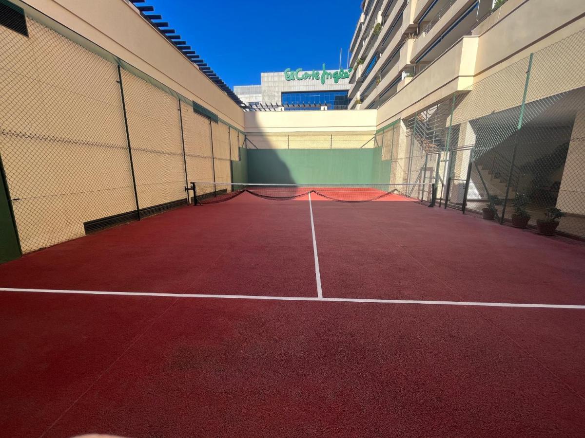 Appartement Heart Of Puerto Banus Newly Renavated Free Parking , Wifi ,Pool,Gym,Padel Court à Marbellac Extérieur photo