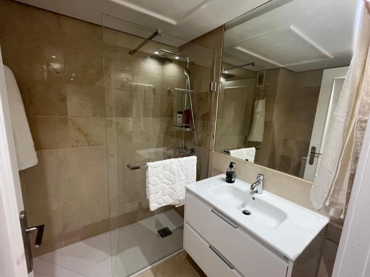 Appartement Heart Of Puerto Banus Newly Renavated Free Parking , Wifi ,Pool,Gym,Padel Court à Marbellac Extérieur photo